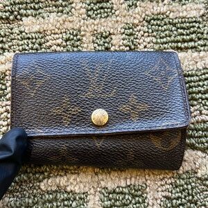 LV vintage LOUIS VUITTON KEY HOLDER NEEDS REPAIR snap/key holders